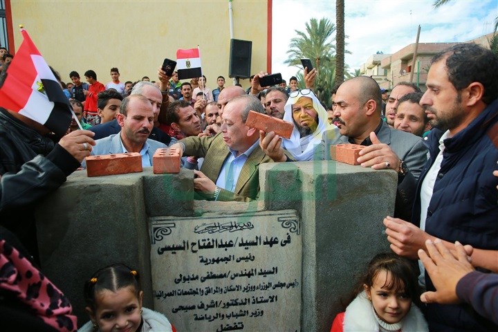 بالصور.. محافظ كفر الشيخ يضع حجر الأساس لملعب مركز شباب الجزيرة الخضراء