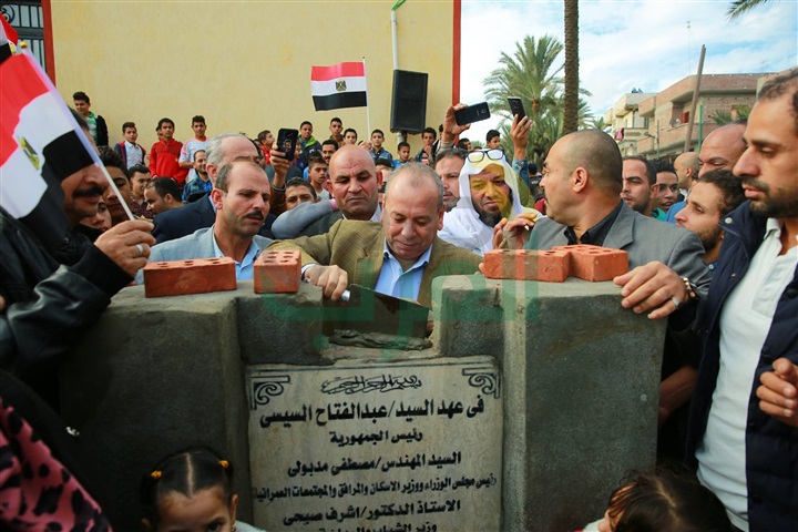 بالصور.. محافظ كفر الشيخ يضع حجر الأساس لملعب مركز شباب الجزيرة الخضراء