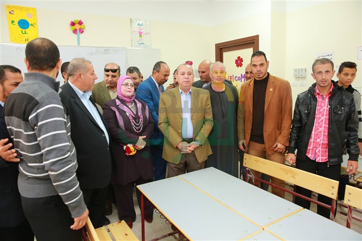 بالصور.. محافظ كفر الشيخ  يفتتح مدرسة ابتدائية ببنى بكار بتكلفة 4.3 مليون جنيه