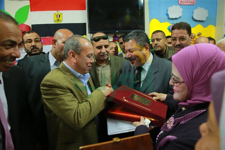 بالصور.. محافظ كفر الشيخ يفتتح مدرسة جديدة للغات بمطوبس بتكلفة 3.3 مليون جنيه