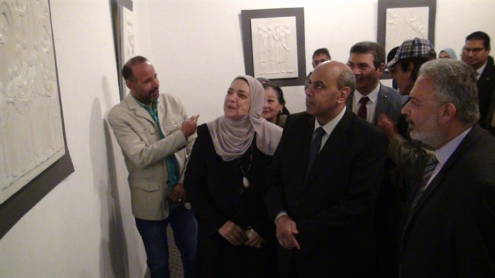 العنصر الإنساني كوحدة تشكيلية والعلاقة بين الخط واللون والحركة في ثلاث معارض بــ "فنون المنيا"