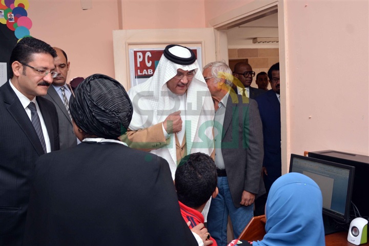 بالصور .. تكريم السفير السعودي خلال زيارته لذوي الاحتياجات الخاصة بـ "هابي وورلد"