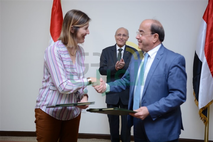 "العصار" يشهد توقيع مذكرة تفاهم بين "الإنتاج الحربي" وشركة "DCI " الفرنسية "العصار" يشهد توقيع مذكرة تفاهم بين "الإنتاج الحربي" وشركة "DCI " الفرنسية