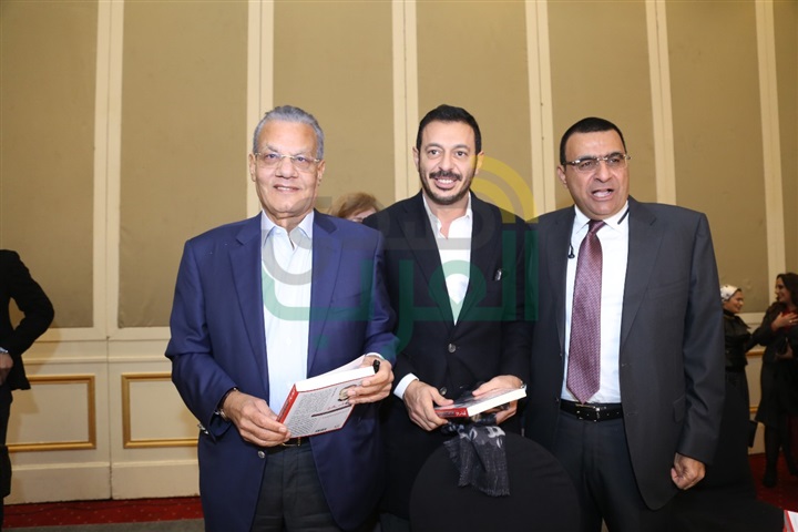 بالصور.. بدء حفل توقيع كتاب "كلمة السر الحرية" لعادل حمودة