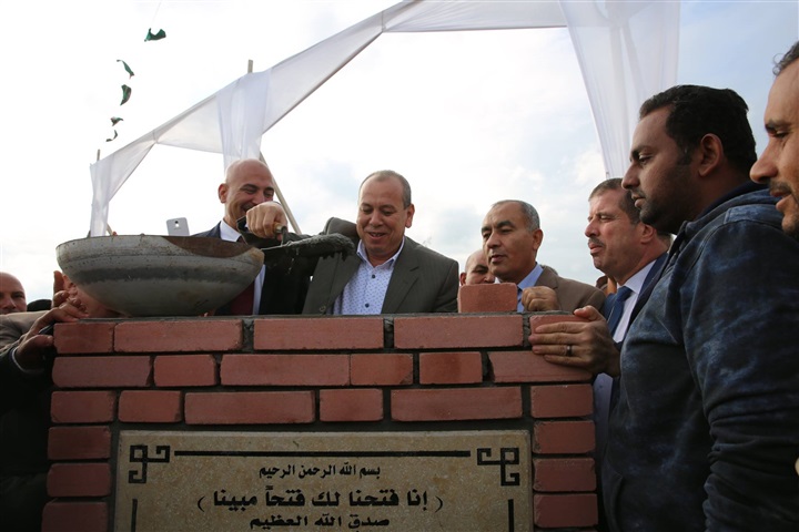 بالصور..محافظ كفر الشيخ يضع حجر أساس أكبر مشروع صرف صحى في بيلا 