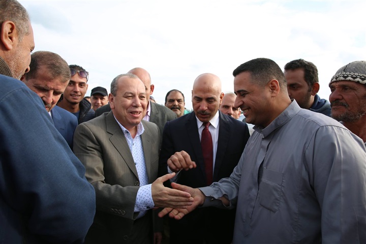 بالصور..محافظ كفر الشيخ يضع حجر أساس أكبر مشروع صرف صحى في بيلا 