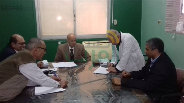 إيقاف 3 أطباء بالشرقية عن العمل لوفاة سيدة بمستشفى منيا القمح  