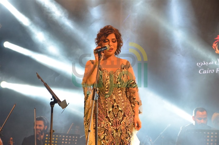 بالصور.. "أصالة" تتحدي برودة الجو على مسرح الماركيه وتبدأ حفلها بأغنية "مين فين" بالصور.. "أصالة" تتحدي برودة الجو على مسرح الماركيه وتبدأ حفلها بأغنية "مين فين"