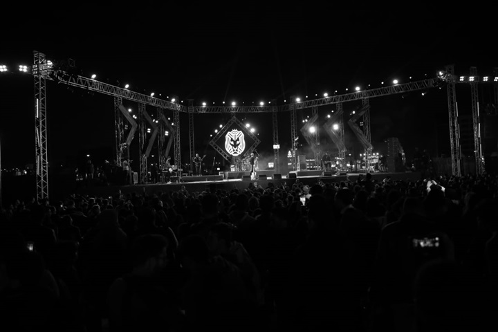 بالصور.. كايروكي وزاب ثروت يحييان حفل الجامعة الأمريكية بالصور.. كايروكي وزاب ثروت يحييان حفل الجامعة الأمريكية