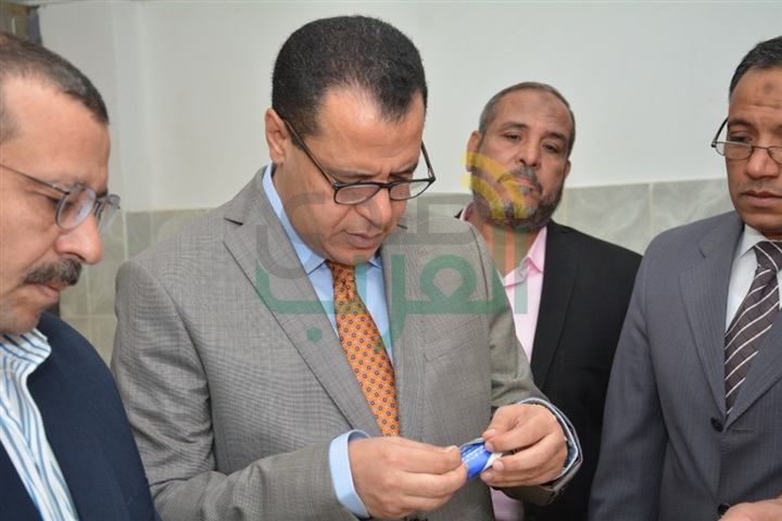 نائب رئيس جامعة أسيوط فى جولة مفاجئة على المطعم المركزى