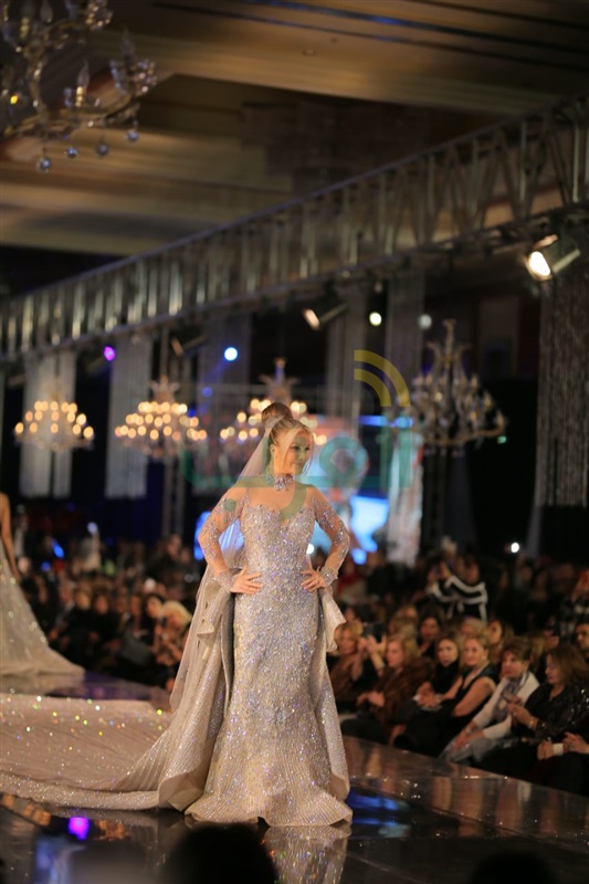 بالصور.. نيكول سابا تتألق بفستان زفاف بـ200 مليون جنيه في ختام ديفيليه هاني البحيري بالصور.. نيكول سابا تتألق بفستان زفاف بـ200 مليون جنيه في ختام ديفيليه هاني البحيري