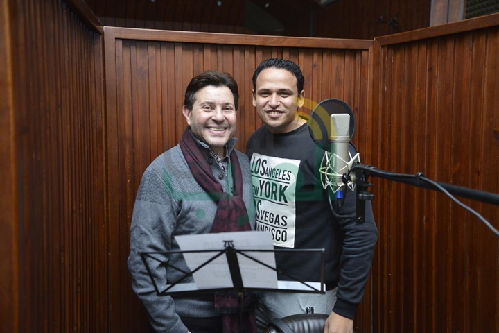 أمير الغناء العربي يحتفل بتسجيل أغنية "شبهك اوي"