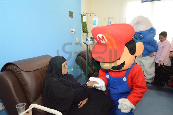 شخصيات ديزني ترسم البسمة والسعادة بين مرضي السرطان بمستشفي شفاء الأورمان بالأقصر شخصيات ديزني ترسم البسمة والسعادة بين مرضي السرطان بمستشفي شفاء الأورمان بالأقصر