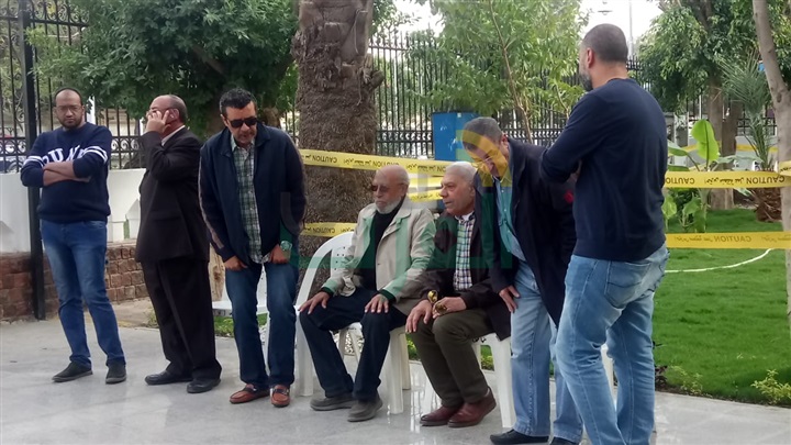جنازة محمود القلعاوي بمسجد عمر بن عبدالعزيز وغياب تام لنجوم الفن جنازة محمود القلعاوي بمسجد عمر بن عبدالعزيز وغياب تام لنجوم الفن