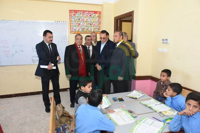 محافظ الشرقية يفتتح مدرستين للتعليم الأساسى بمركز الحسينية 