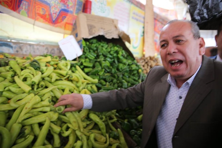بالصور.. محافظ كفر الشيخ يطمئن علي أسعار الخضروات في بيلا بالصور.. محافظ كفر الشيخ يطمئن علي أسعار الخضروات في بيلا