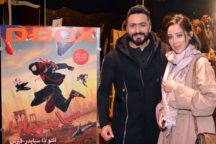 بالصور.. تامر حسني يحتفل بعرض "سبايدر مان" وسط الجمهور بحضور إسعاد يونس واسرته بالصور.. تامر حسني يحتفل بعرض "سبايدر مان" وسط الجمهور بحضور إسعاد يونس واسرته