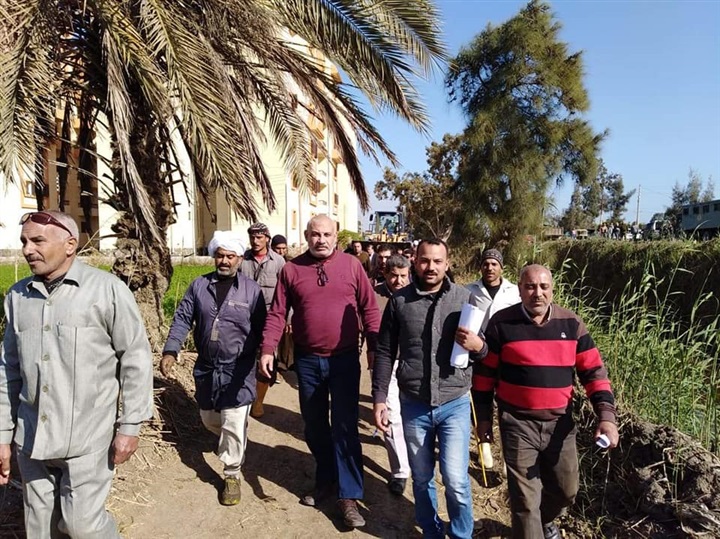 بالصور.. إزالة 34 حالة تعدٍ علي الأراضي الزراعية في قري بيلا