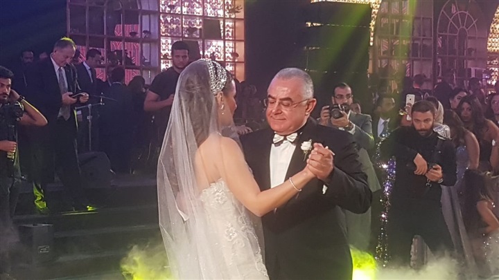 رئيس الوزراء والمشاهير في زفاف ابنة هشام رامز