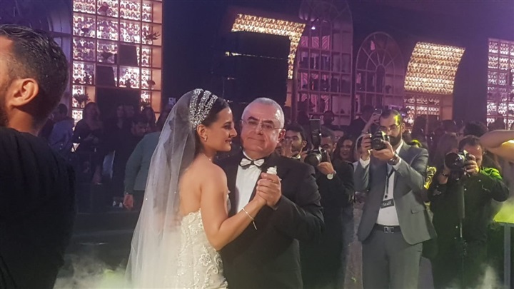 رئيس الوزراء والمشاهير في زفاف ابنة هشام رامز