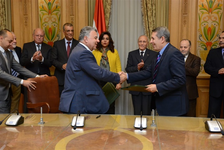 "العصار" ومحافظ دمياط يشهدان توقيع بروتوكول لإنشاء مدينة متكاملة للأثاث "العصار" ومحافظ دمياط يشهدان توقيع بروتوكول لإنشاء مدينة متكاملة للأثاث