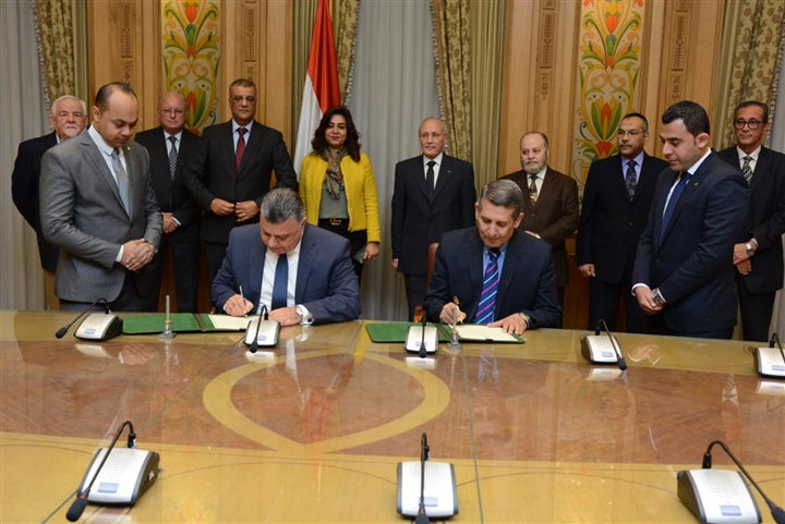 "العصار" ومحافظ دمياط يشهدان توقيع بروتوكول لإنشاء مدينة متكاملة للأثاث "العصار" ومحافظ دمياط يشهدان توقيع بروتوكول لإنشاء مدينة متكاملة للأثاث