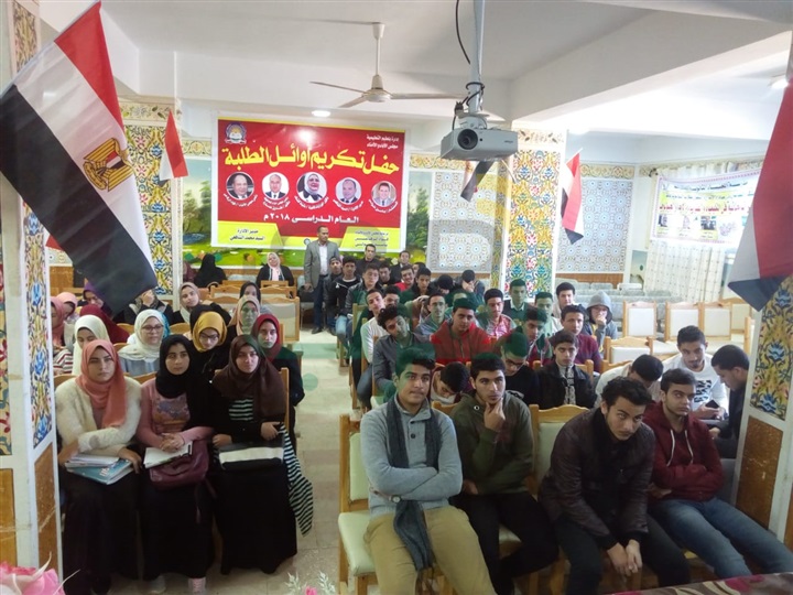 بالصور.. إقبال كثيف على القوافل التعليمية المجانية بكفر الشيخ