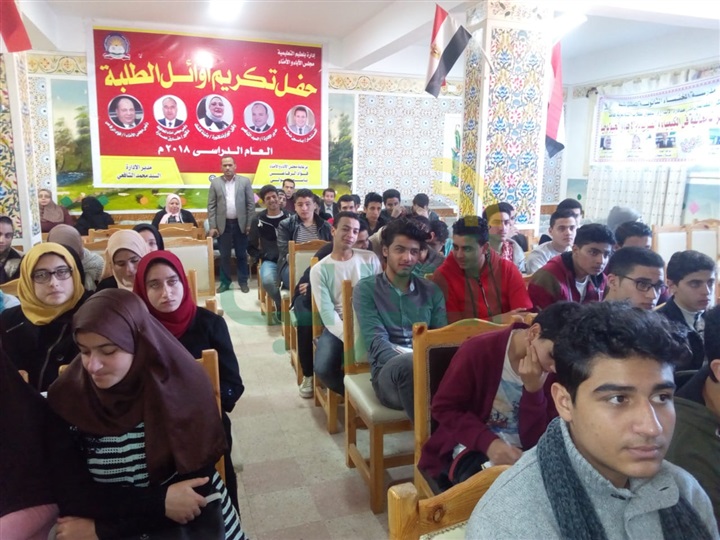 بالصور.. إقبال كثيف على القوافل التعليمية المجانية بكفر الشيخ