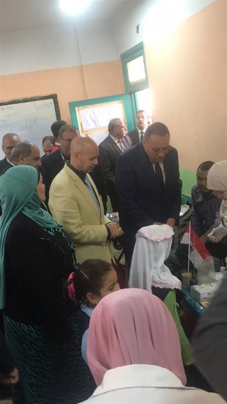 محافظ الشرقية يتفقد حملة الكشف عن امراض السمنة و التقزم و الانيميا الحادة لتلاميذ المدارس