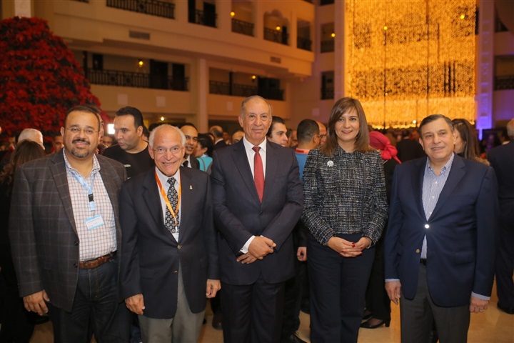 بالصور.. وزيرا الهجرة والتعليم ومحافظ البحر الأحمر يستقبلون علماء وضيوف مؤتمر "مصر تستطيع - بالتعليم"   