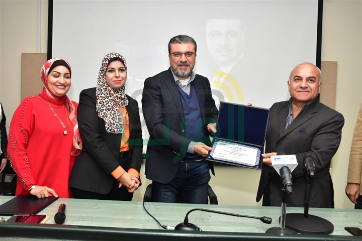 طلاب الإكاديمية الدولية لعلوم الإعلام يختارون الإعلامى عمرو الليثى أفضل مذيع خلال عام 2018 طلاب الإكاديمية الدولية لعلوم الإعلام يختارون الإعلامى عمرو الليثى أفضل مذيع خلال عام 2018