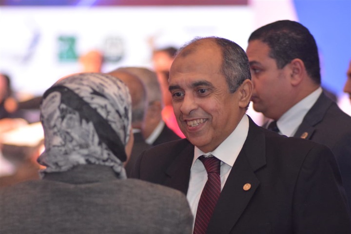 بالصور.. الوزراء يفتتحون فعاليات مؤتمر "مصر تستطيع بالتعليم" بحضور 28 عالما ومشاهير الإعلام بالصور.. الوزراء يفتتحون فعاليات مؤتمر "مصر تستطيع بالتعليم" بحضور 28 عالما ومشاهير الإعلام