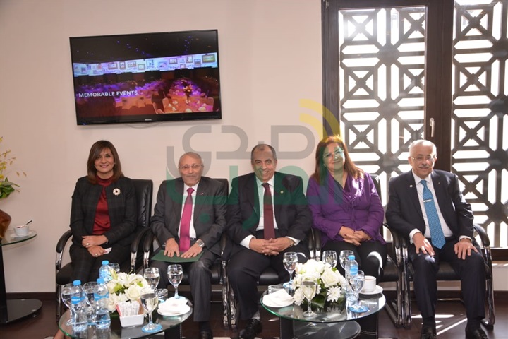 بالصور.. الوزراء يفتتحون فعاليات مؤتمر "مصر تستطيع بالتعليم" بحضور 28 عالما ومشاهير الإعلام بالصور.. الوزراء يفتتحون فعاليات مؤتمر "مصر تستطيع بالتعليم" بحضور 28 عالما ومشاهير الإعلام
