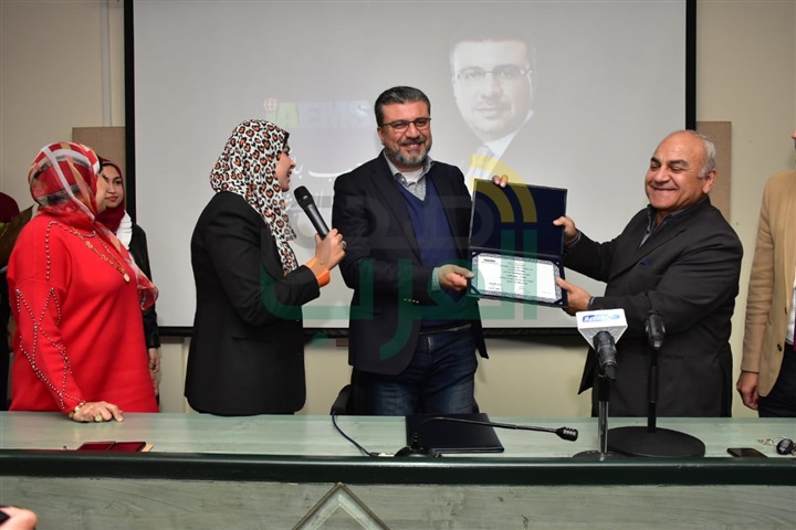 طلاب الإكاديمية الدولية لعلوم الإعلام يختارون الإعلامى عمرو الليثى أفضل مذيع خلال عام 2018 طلاب الإكاديمية الدولية لعلوم الإعلام يختارون الإعلامى عمرو الليثى أفضل مذيع خلال عام 2018
