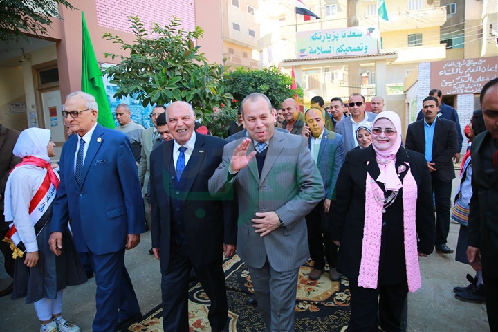 شاهد.. محافظ كفر الشيخ يطلق زراعة 3000 شجرة مثمرة 