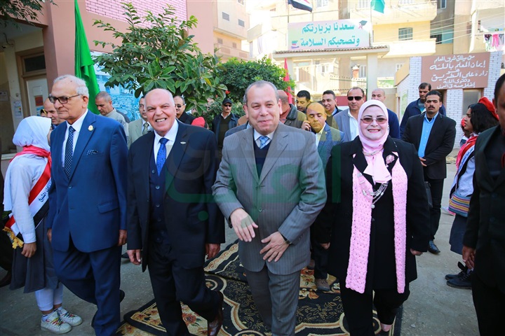 شاهد.. محافظ كفر الشيخ يطلق زراعة 3000 شجرة مثمرة 