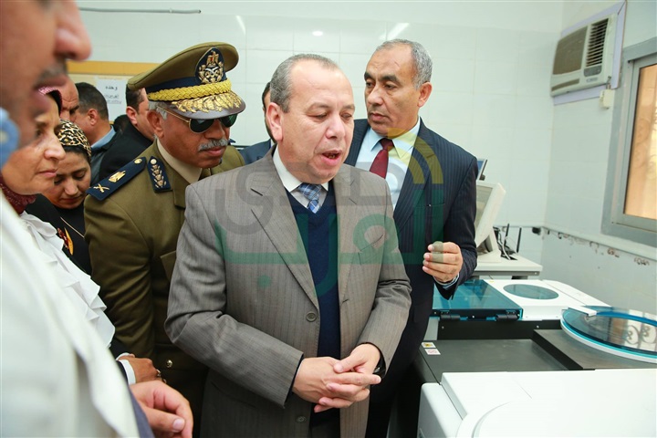 محافظ كفر الشيخ يتابع تسليم علاج فيروس "سى" للمستفيدين من مبادرة "100 مليون صحة" بالزعفران