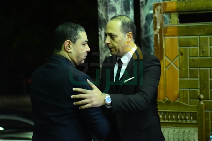 صلاح عبد الله وهشام سليمان أول الحضور لعزاء الفنان محمود القلعاوى