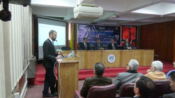 رئيس جامعة المنيا يشهد ورشة عمل عن قاعدة بيانات سايفال "Scival " بمركز تكنولوجبا المعلومات