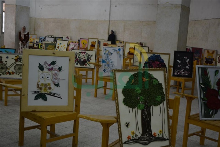 رئيس جامعة الزقازيق يفتتح معرضًا للأعمال الفنية لطالبات كلية التربية للطفولة المبكرة