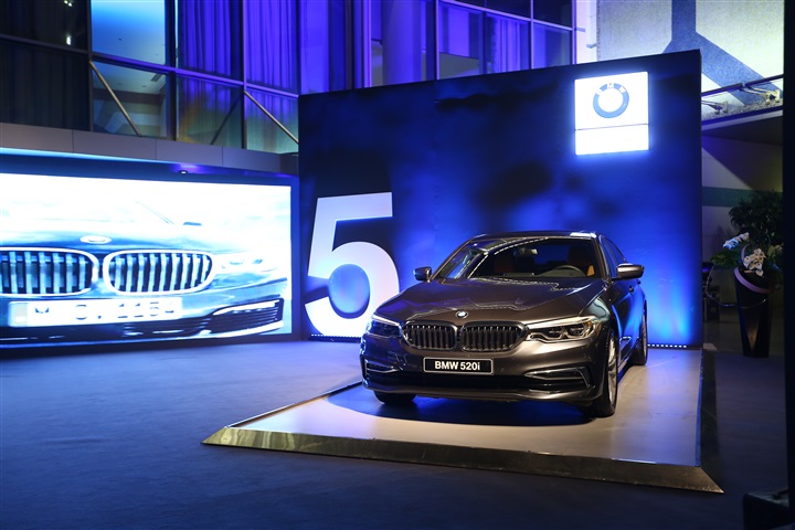 المجموعة البافارية للسيارات توجه الشكر لعملاء BMW فى حفل كبير أحياه عمرو دياب المجموعة البافارية للسيارات توجه الشكر لعملاء BMW فى حفل كبير أحياه عمرو دياب