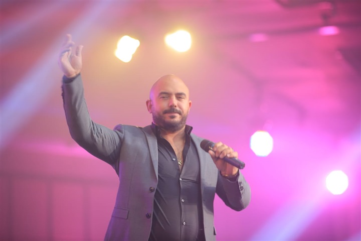 بالصور.. العسيلي والشو الروسي وأميرة يسري يشعلون أولى فقرات الكريسماس بمصر الجديدة بالصور.. العسيلي والشو الروسي وأميرة يسري يشعلون أولى فقرات الكريسماس بمصر الجديدة