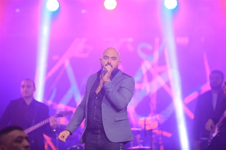بالصور.. العسيلي والشو الروسي وأميرة يسري يشعلون أولى فقرات الكريسماس بمصر الجديدة بالصور.. العسيلي والشو الروسي وأميرة يسري يشعلون أولى فقرات الكريسماس بمصر الجديدة