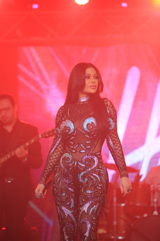 بالصور.. هيفاء وهبي تتألق بـ"كريسماس"عالمي في مصر الجديدة بالصور.. هيفاء وهبي تتألق بـ"كريسماس"عالمي في مصر الجديدة