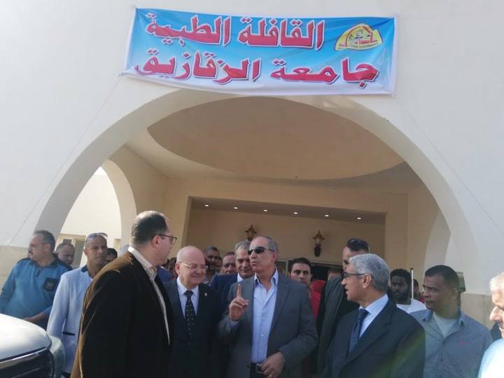 رئيس جامعة الزقازيق يتفقد القافلة الطبية وعدد من المدارس بمدينة شلاتين