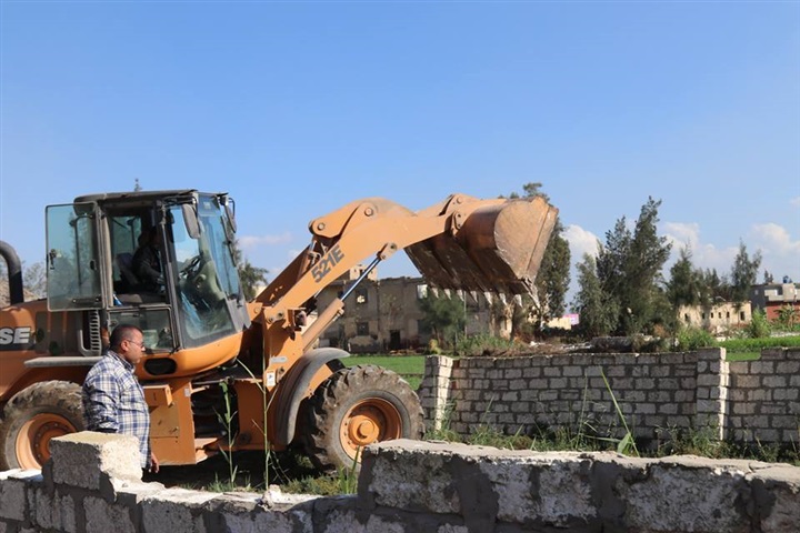 بالصور.. إزالة 370 فدان أرض زراعية بكفر الشيخ