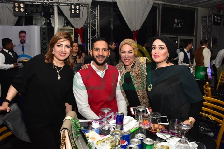بالصور .. حجاج وليندا وعزمي يشعلون الكريسماس بالمطار بالصور .. حجاج وليندا وعزمي يشعلون الكريسماس بالمطار
