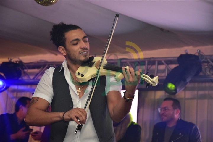 بالصور .. حجاج وليندا وعزمي يشعلون الكريسماس بالمطار بالصور .. حجاج وليندا وعزمي يشعلون الكريسماس بالمطار