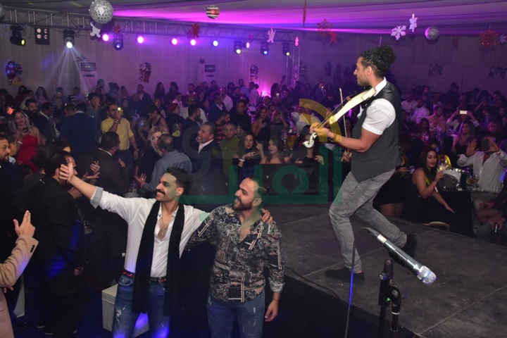 بالصور .. حجاج وليندا وعزمي يشعلون الكريسماس بالمطار بالصور .. حجاج وليندا وعزمي يشعلون الكريسماس بالمطار