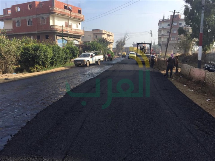 بالصور..محافظ كفر الشيخ يتابع رصف طريق "سخا - قلين"
